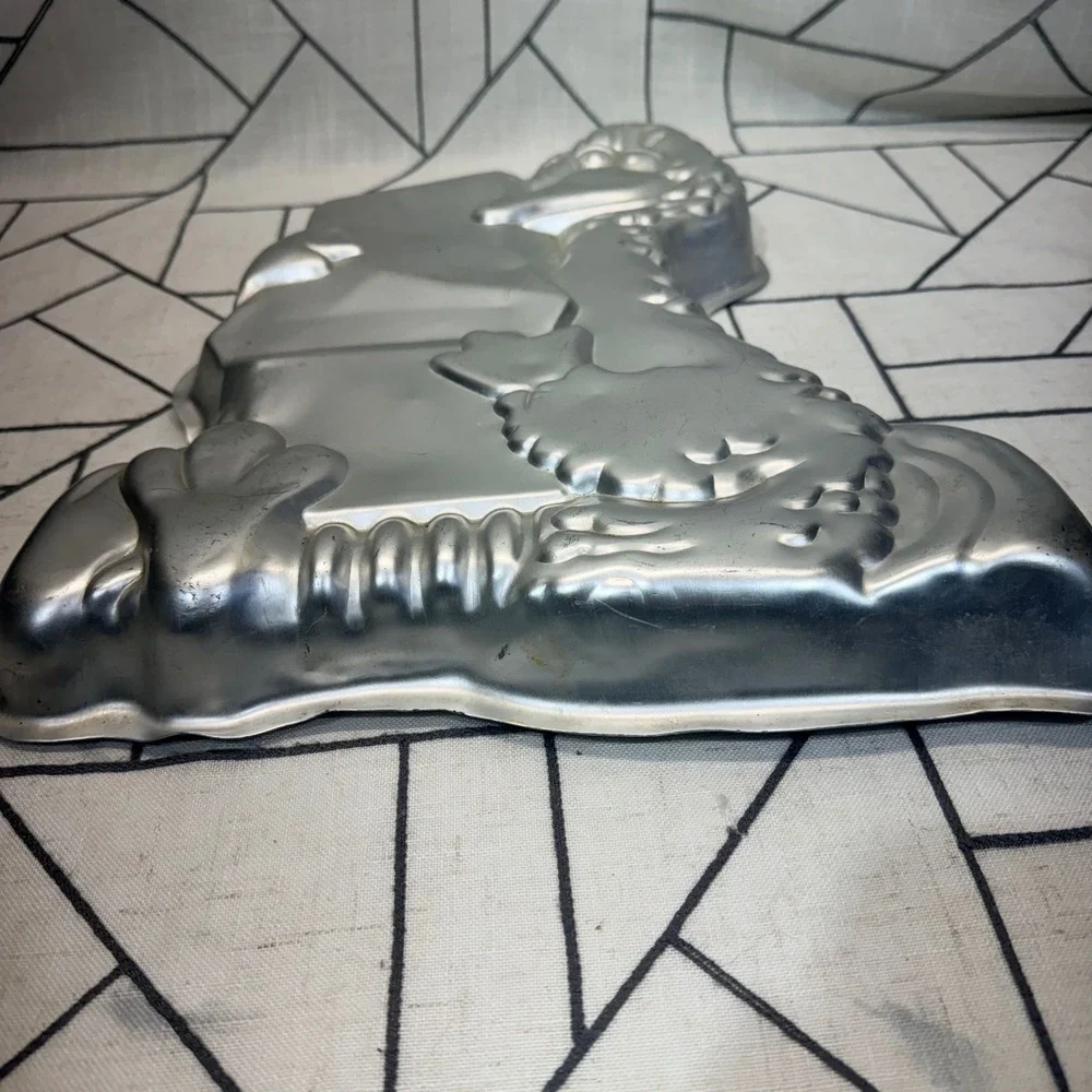 Wilton Cake‎ Pan 13